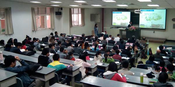 2013年度日本生物工学会九州支部市民フォーラム講演会場（木田建次先生）